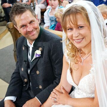 Das "Bauer sucht Frau"-Paar Steffi und Stephan bei ihrer Hochzeit.