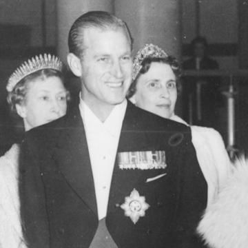 Prinz Philip und Queen Elizabeth II. lächeln 