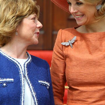 Smalltalk: die First Lady Daniela Schadt und Königin Máxima (in zartem Coral) plaudern angeregt