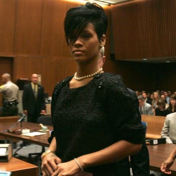 Im August traf sich das ehemalige Paar vor Gericht wieder. Rihanna sagte gegen Chris Brown aus