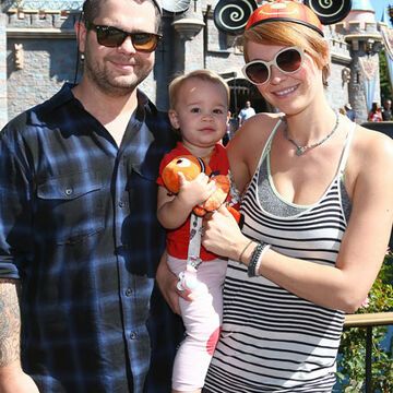 Familien-Ausflug: Jack Osbourne mit seiner Frau Lisa und Töchterchen im berühmten Disneyland