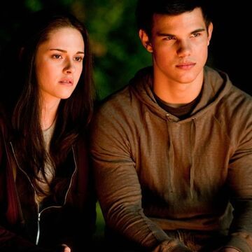 Wem gehört ihr Herz? "Bella" muss sich eingestehen, dass sie neben "Edward" auch Gefühle für den Werwolf "Jacob" (Taylor Lautner) hat. In "Eclipse" geht der Kampf um die Liebe also weiter ...