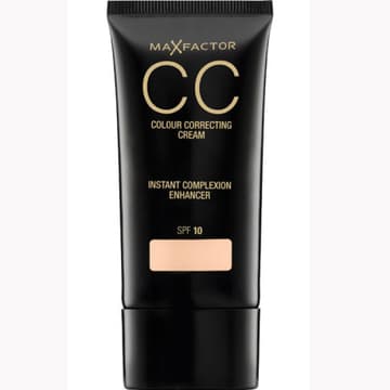 Emmas Haut ist schon von Natur aus sehr fein und ebenmäßig. Leicht deckende CC-Creams ("CC" für "Color Corrrector") gleichen kleinere Makel aus und bringen die Haut toll zum Stahlen. "CC Color Correcting Cream" von Max Factor, ca. 12 Euro.