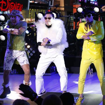 Newcomer Psy durfte in New York auch nicht fehlen und performte ein letztes Mal im Jahr 2012 seinen berühmten "Gangnam Style"