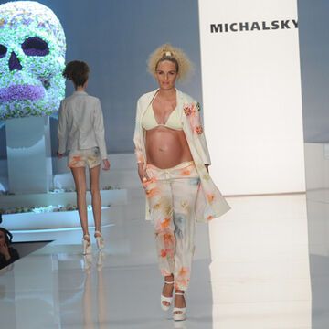 Das Highlight bei der Michalsky-Show am Freitag: Das hochschwangere Model Patricia Kaiser schreitet über den Catwalk