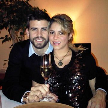 Happy New Year! So fröhlich rutschten die Promis in das Jahr 2013. Die schwangere Shakira feierte ganz gemütlich zu Hause mit ihrem Freund Gerard Piqué und wünscht allen ein frohes neues Jahr