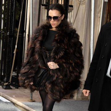 Beckhams neue Kleider: Am Sonntag präsentierte Victoria Beckham im Rahmen der New York Fashion Week ihre neuen Entwürfe für den Herbst/Winter 2011. Ihre tragbare Mode wirkt entspannt und locker, so wie sich der schwangere Designerin wohl auch im Moment selbst fühlt. Wir sind begeistert, aber überzeugen Sie sich am besten selbst!