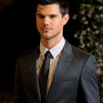Smart: Taylor Lautner im coolen Anzug