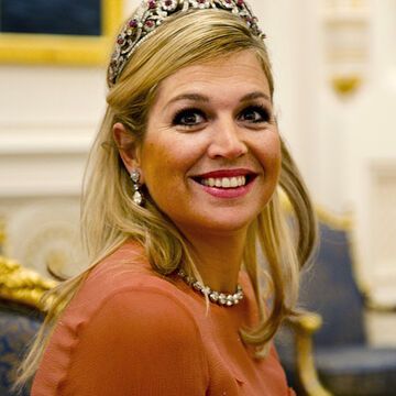 Am 30. April 2013 besteigt Kronprinzessin Máxima der Niederlande den königlichen Thron. OK! zeigt ihren royalen Werdegang. Viel Spaß beim Durchklicken!
