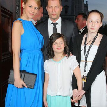 Schauspieler Til Schweiger brachte die halbe Familie mit: Freundin Svenja Holtmann und seine Tochter Emma mit Freundin Felicitas