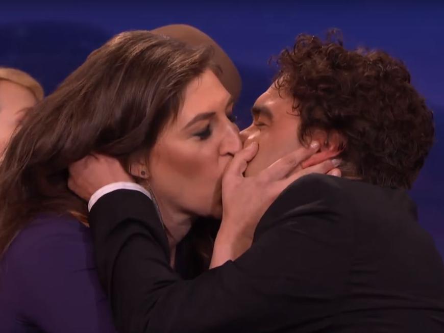 Was Ist Bei Tbbt Los Mayim Amy Bialik Und Johnny Leonard Galecki Knutschen Im Tv Ok Magazin Sheldon and amy second time. tbbt los mayim amy bialik