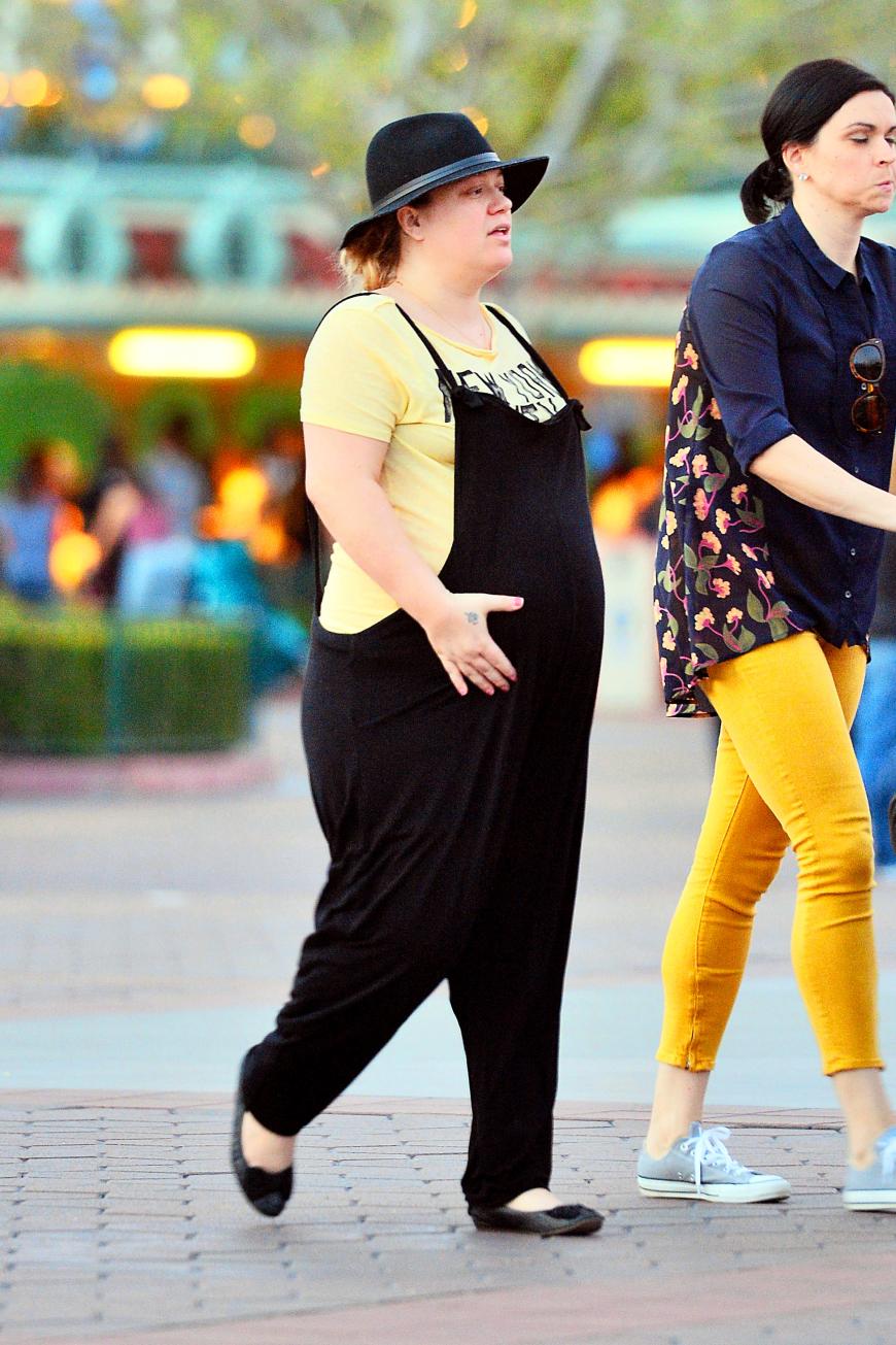Sympathisch Normal Kelly Clarkson Ungeschminkt In Disneyland Ok Magazin