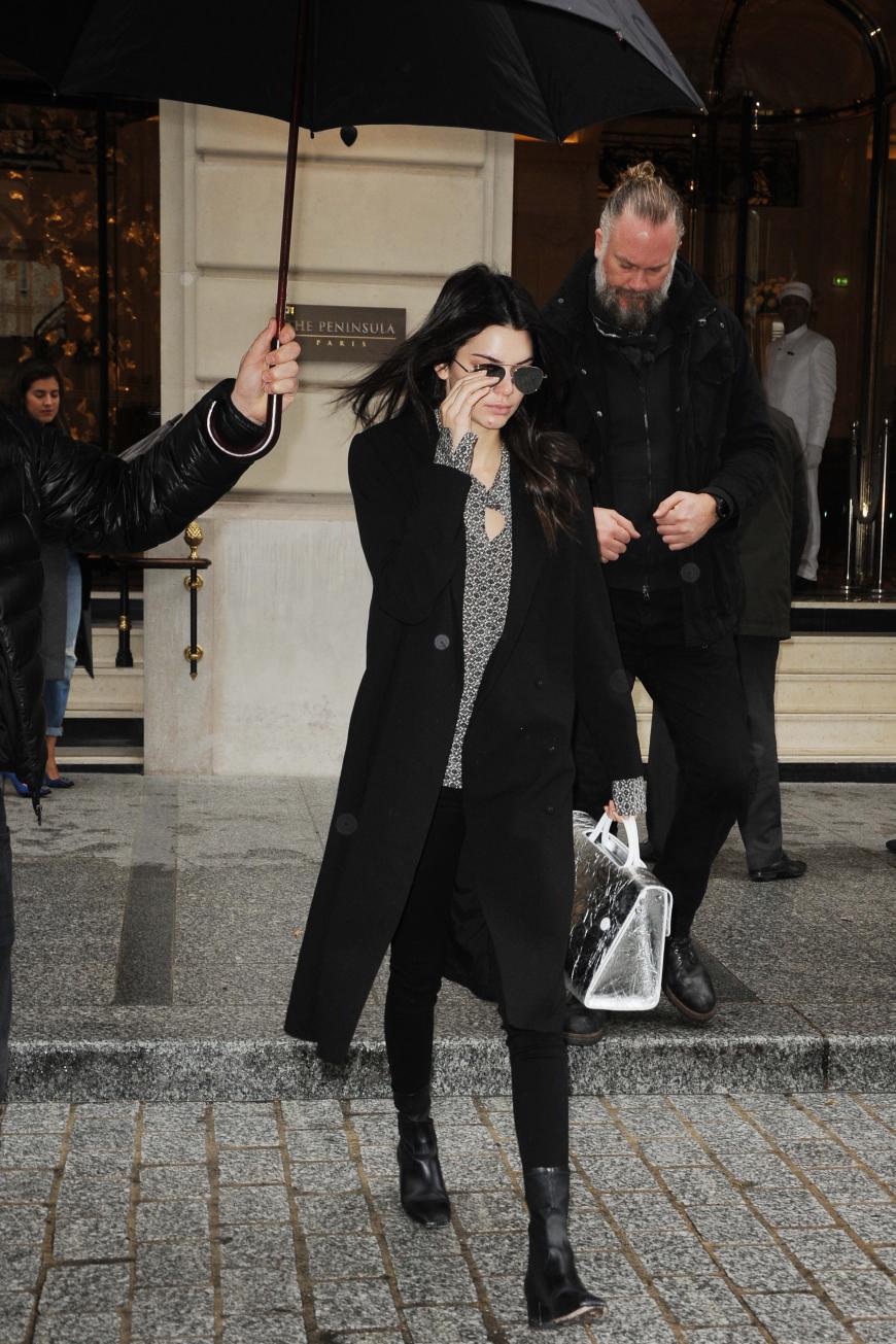 Sympathisch Kendall Jenner Zeigt Sich Mit Dickem Pickel Nach Balmain Show Ok Magazin
