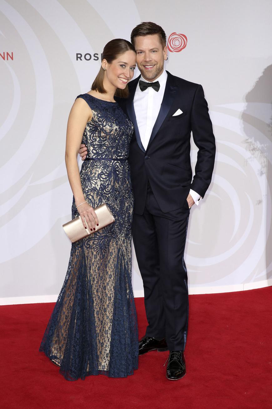 Tom Gabel Kam Mit Seiner Ehefrau Rosenball 2016 Die Looks