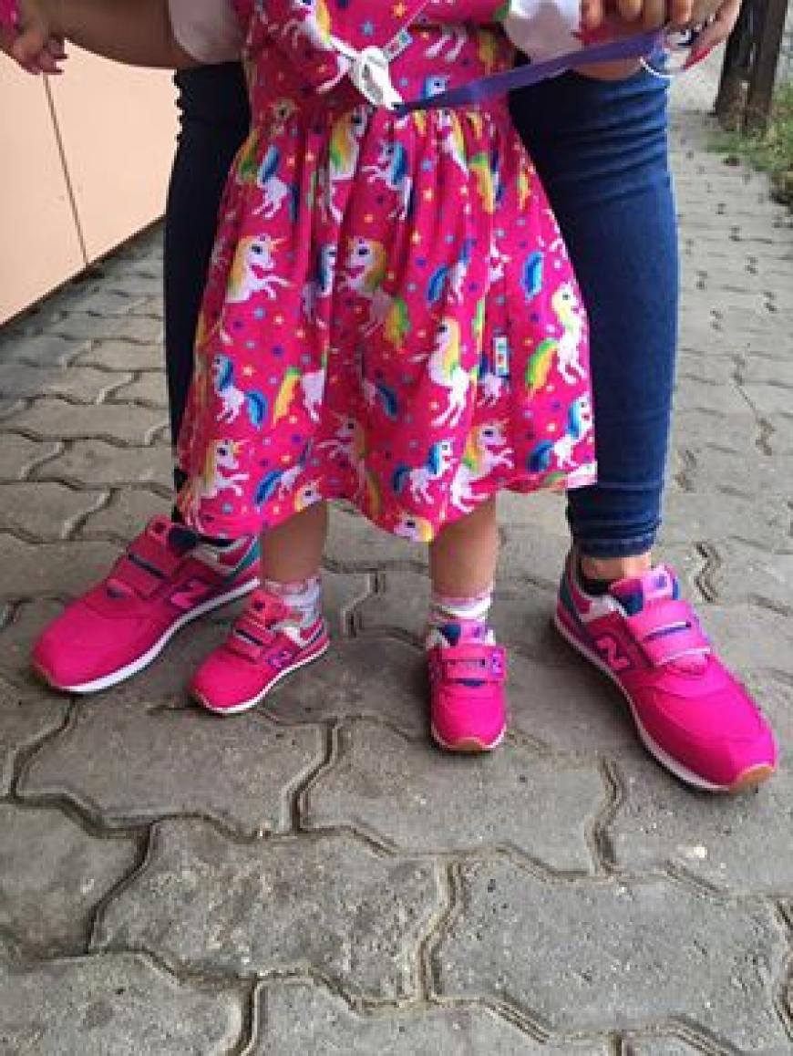 Turnschuhe Im Partnerlook Ein Daniela Katzenberger So Bunt