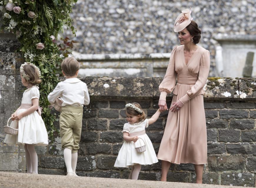 Kate Middleton Kam In Einem Puderfarbe Pippa Middleton