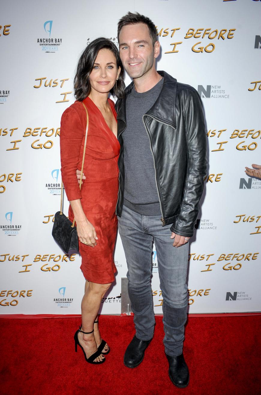 Friends Star Courteney Cox Mochte Noch Ein Baby 52 years of courteney cox being adorable.