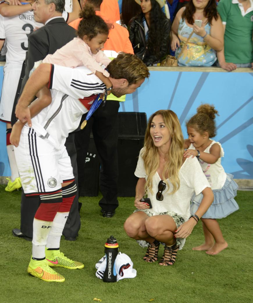 Mario Gotze Und Ann Kathrin Jerome Boateng Hier Werden Seine Zwillinge Eingeschult Ok Magazin