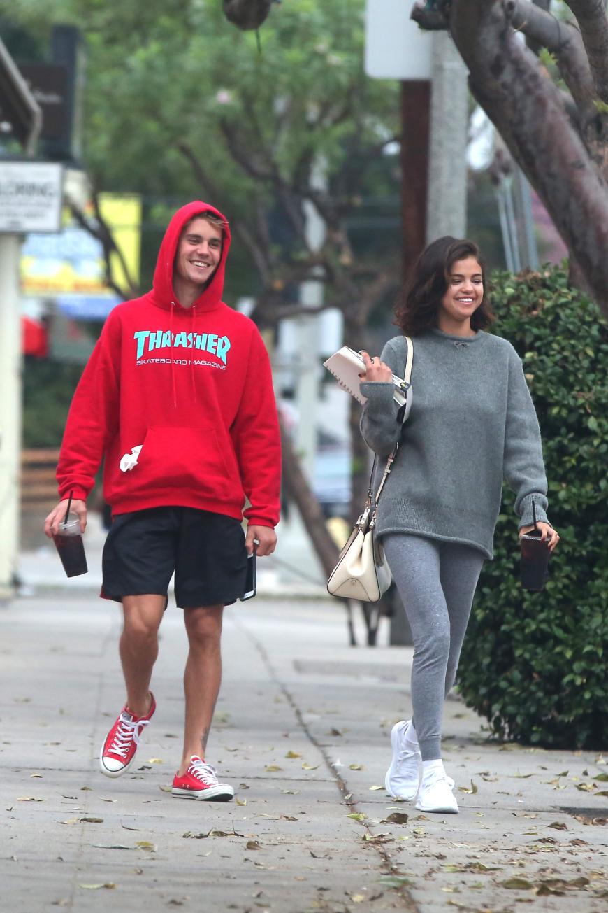 Justin Bieber Selena Gomez Innige Kusse Am Valentinstag