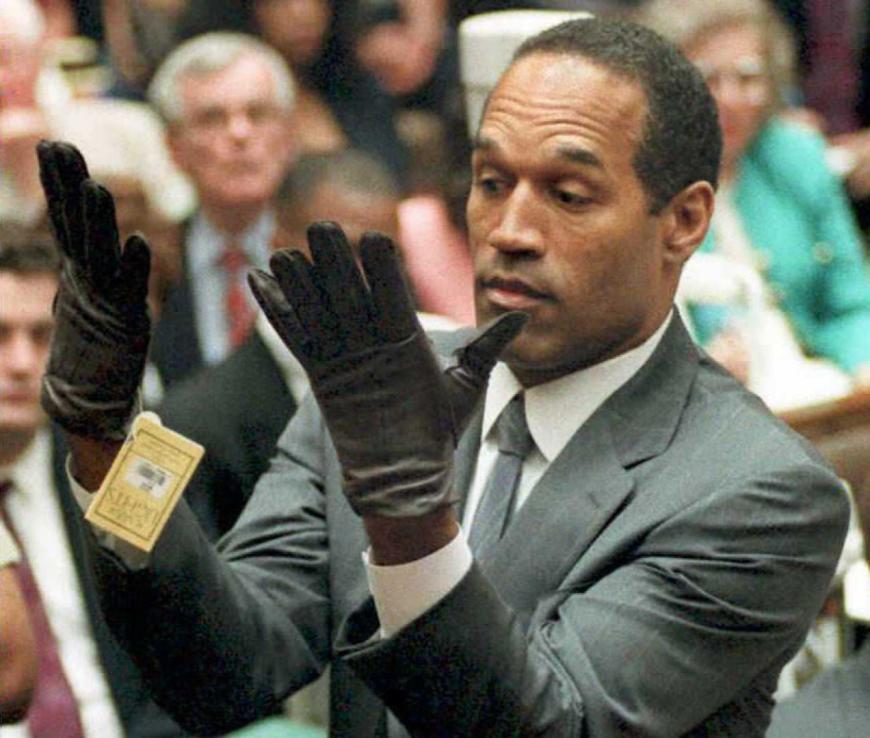 Diese Handschuhe Waren Mit Dem O J Simpson Hat Er Den Mord An Seiner Ex Frau Gestanden Ok Magazin