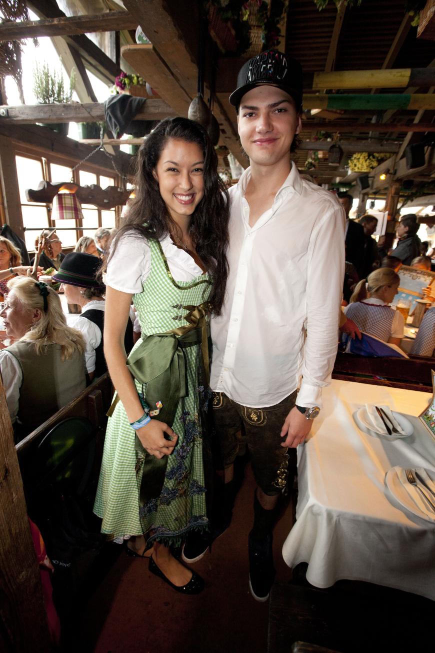 Taff Moderatorin Rebecca Mir Oktoberfest Stars Im Dirndl Ok Magazin