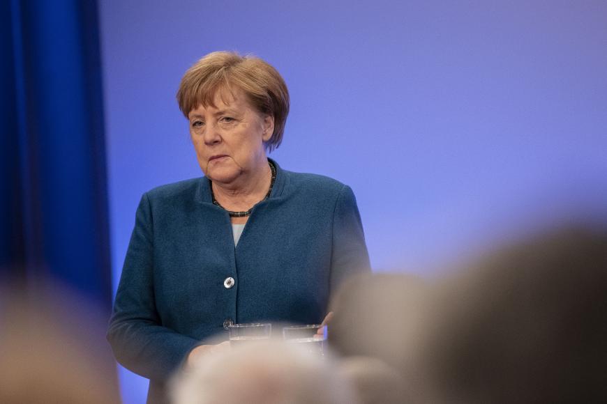 angela merkel das sagt sie zu ihren zitteranfallen