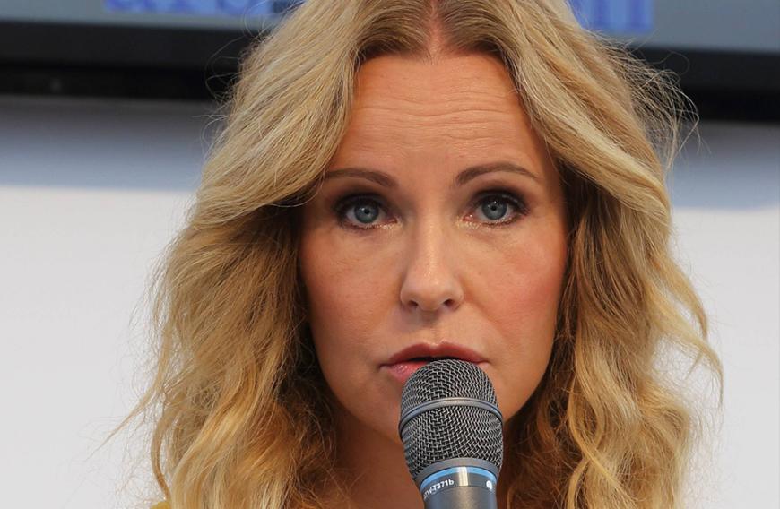 Die Moderatorin Hat Sich Im Urlaub Sorge Um Punkt 12 Star Katja Burkard Ski Unfall Ok Magazin