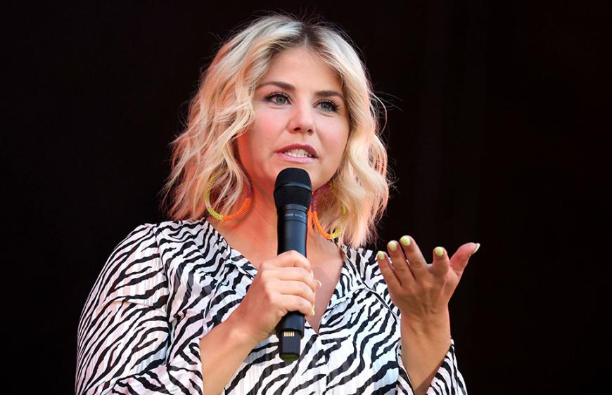 Beatrice Egli Von Freund Abgehangt