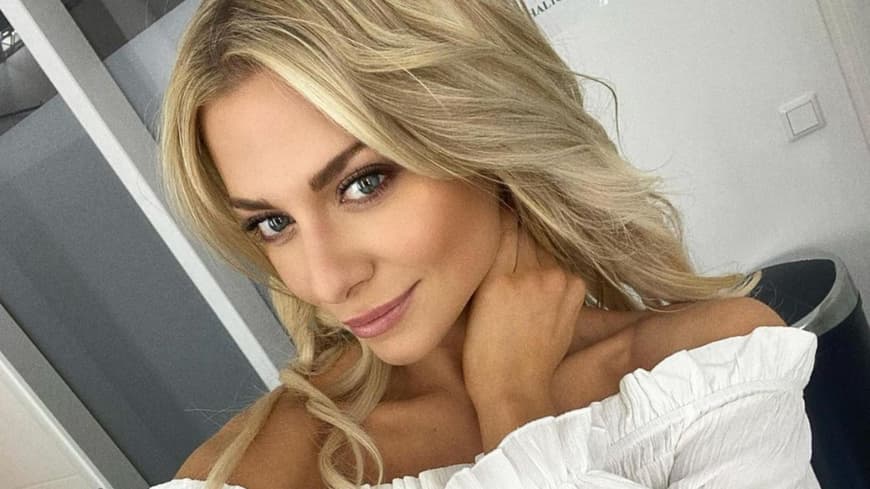 Lockige Blondine ist nur für seine Lust da Lockige Blondine ist nur für seine Lust da