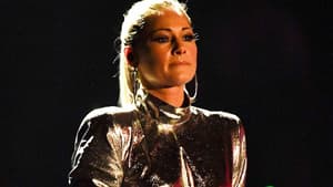 Helene Fischer guckt ernst