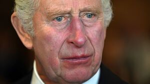 Prinz Charles schaut extrem traurig 