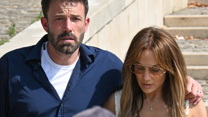 Ben Affleck und Jennifer Lopez schauen ernst