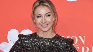 Anna-Carina Woitschack lächelt verschmitzt zur Seite beim Barbara Tag