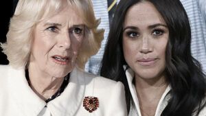 Queen Consort Camilla guckt ernst, Herzogin Meghan guckt traurig
