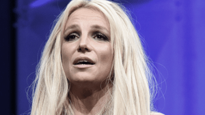 Britney Spears mit offenem Mund