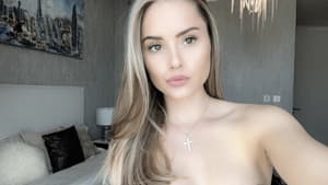 Davina Geiss macht ein Selfie mit blonden Strähnen