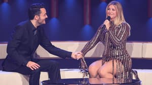 Giovanni Zarrella und Beatrice Egli schauen sich an und halten Händchen