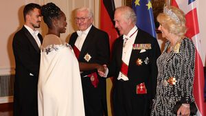 König Charles, Camilla und Motsi Mabuse beim Staarsbankett