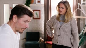 "Unter uns": Cilly schaut Chris entsetzt an