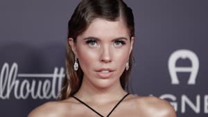 Victoria Swarovski guckt ernst 