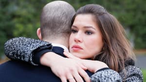 "Unter uns": Vivien umarmt Tobias und weint dabei