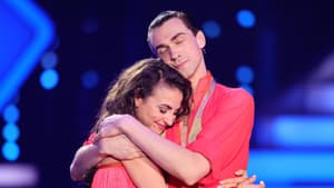 Ekaterina Leonova und Timon Krause umarmen sich bei "Let's Dance"