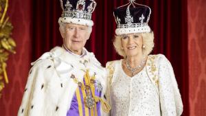 Offizielles Krönungsfoto König Charles III. - Charles und Königin Camilla gemeinsam