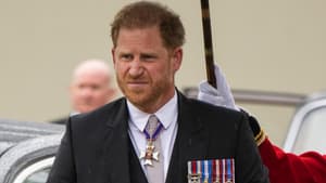 Prinz Harry vor der Westminster Abbey.