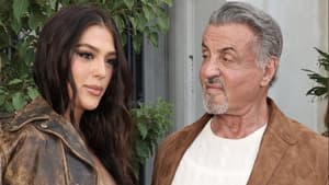 Sistine Stallone steht neben Vater Sylvester Stallone, der sie kritisch beäugt