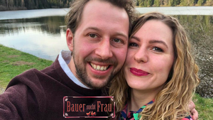 "Bauer sucht Frau"-Paar Arne und Antje glücklich - mit Logo