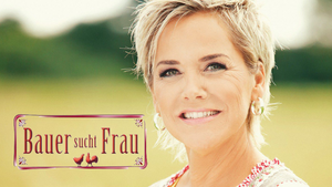 Inka Bause lächelt in Dirndl - mit "Bauer sucht Frau"-Logo