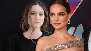 Natalie Portman schaut traurig, im Hintergrund ist Camille Etienne