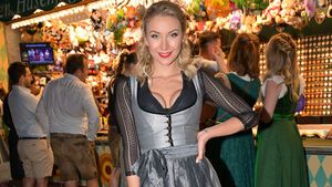 Anna-Carina Woitschack im Dirndl auf dem Oktoberfest