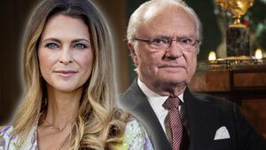 Prinzessin Madeleine lächelt leicht, König Carl Gustaf sieht ernst aus
